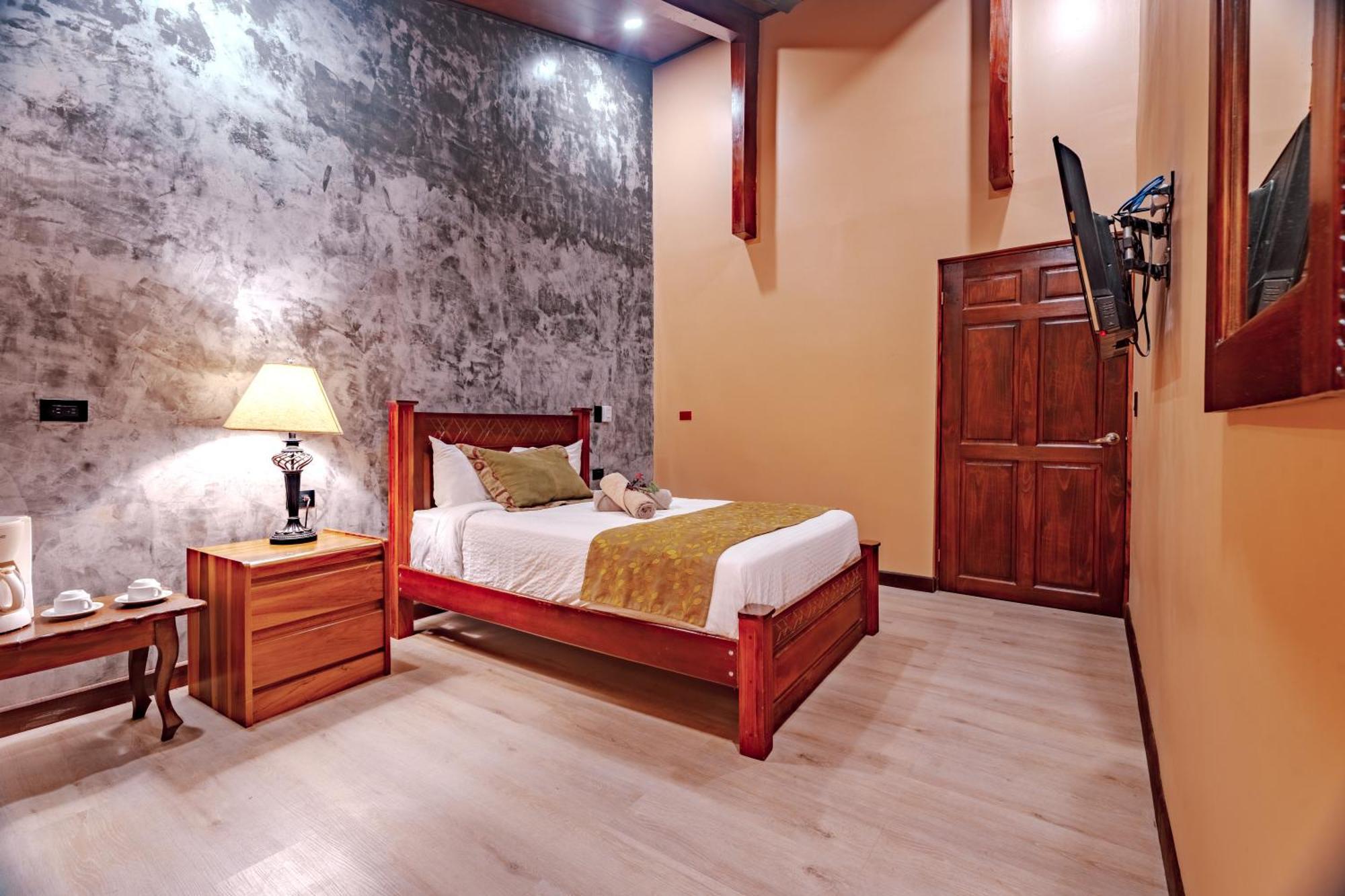 Hotel Villa Florencia توريالبا المظهر الخارجي الصورة