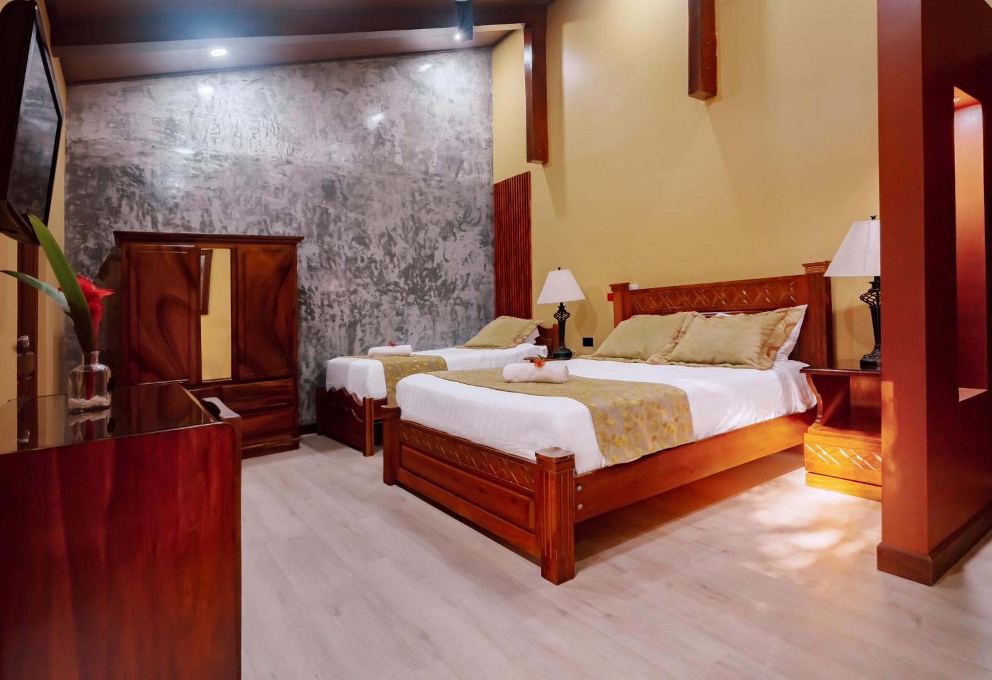 Hotel Villa Florencia توريالبا المظهر الخارجي الصورة