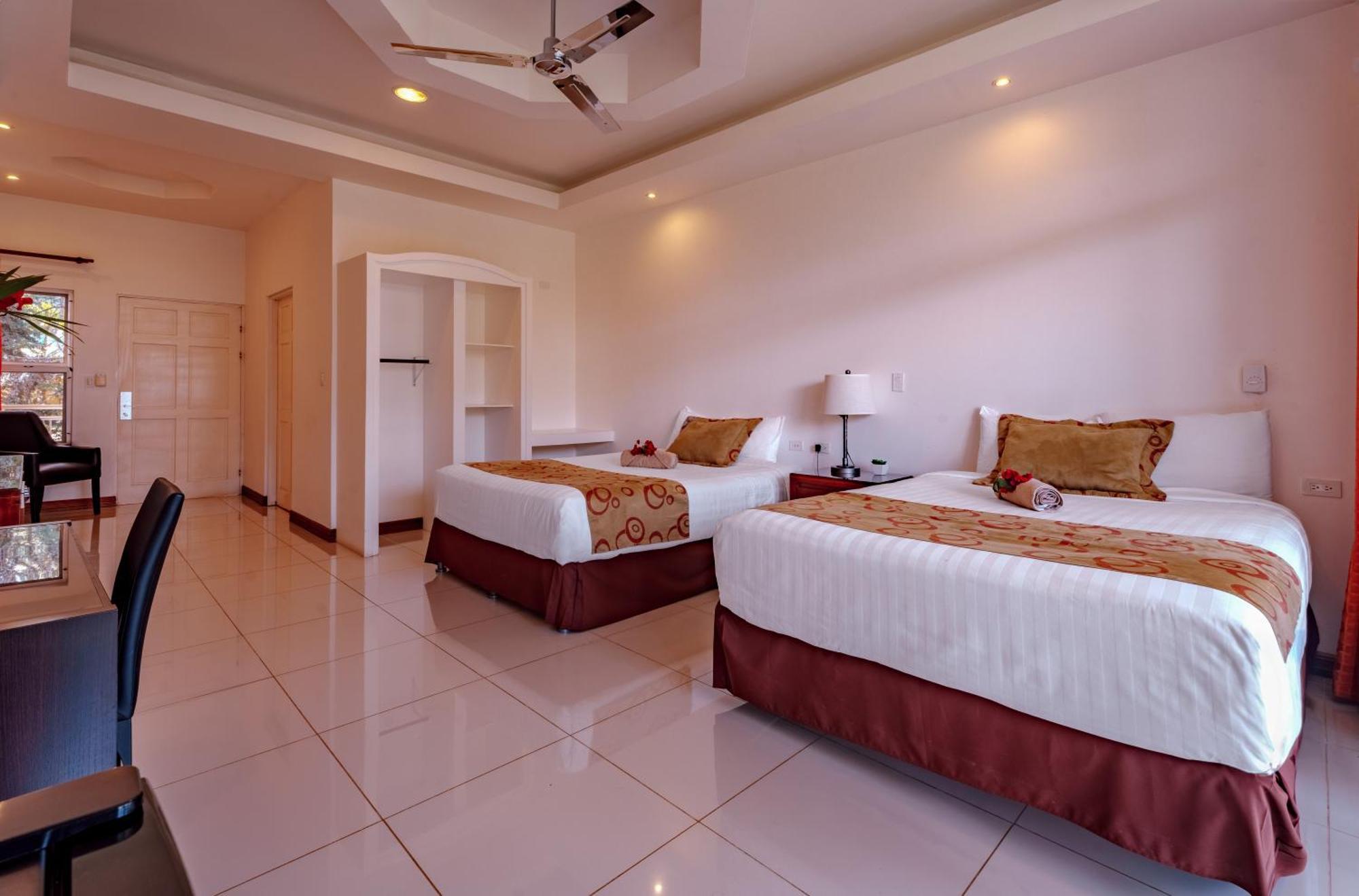 Hotel Villa Florencia توريالبا المظهر الخارجي الصورة