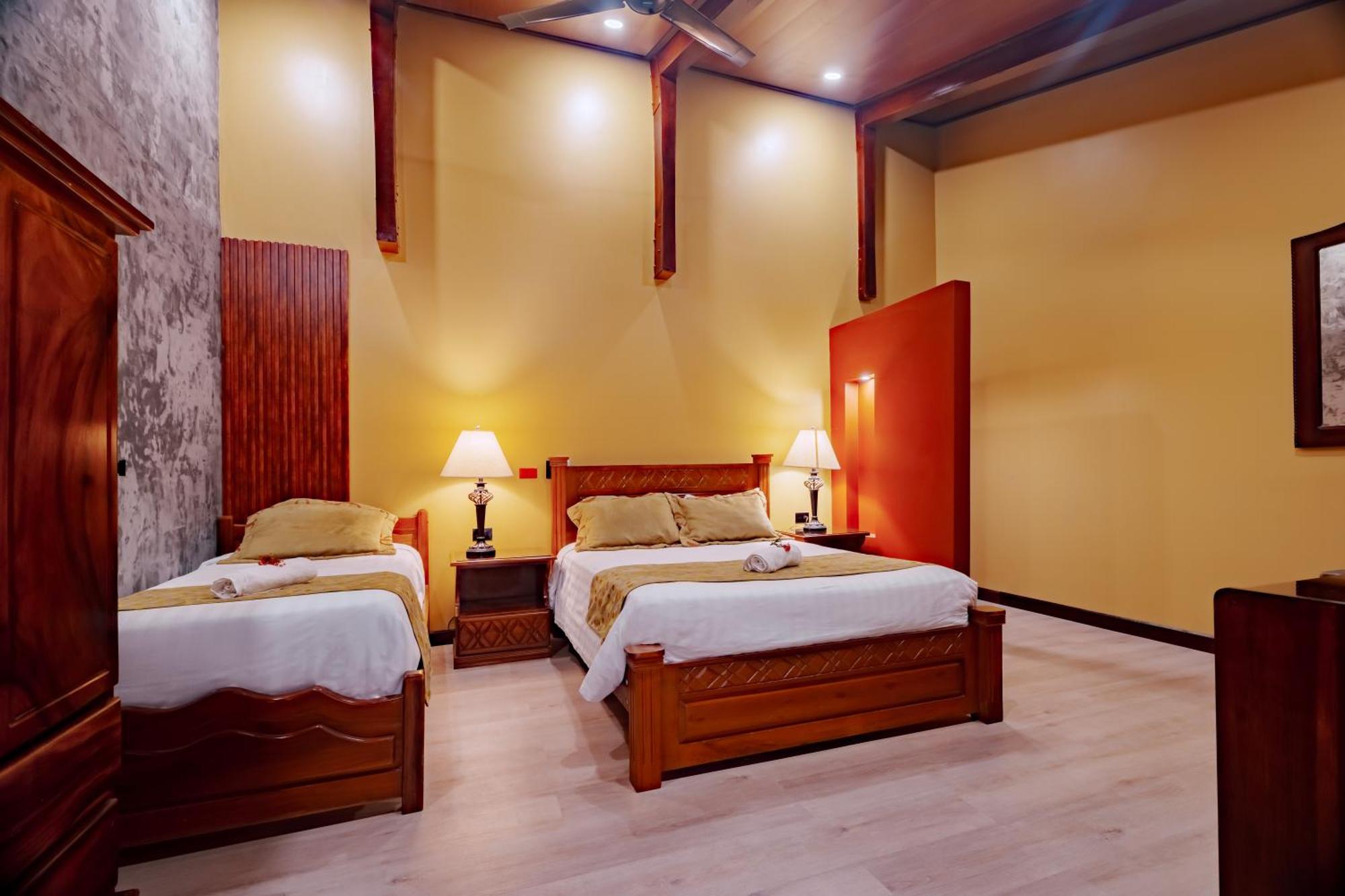Hotel Villa Florencia توريالبا الغرفة الصورة